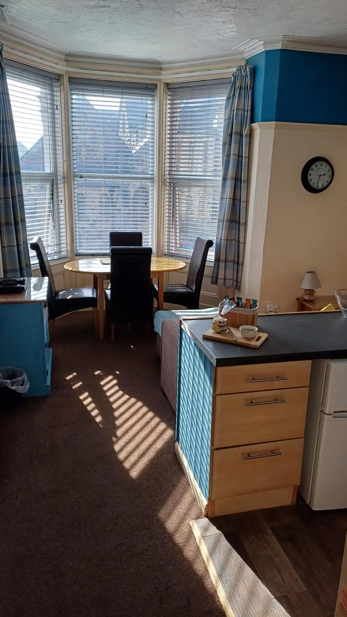 Morwenna Luxury Holiday Apartments Лландидно Экстерьер фото
