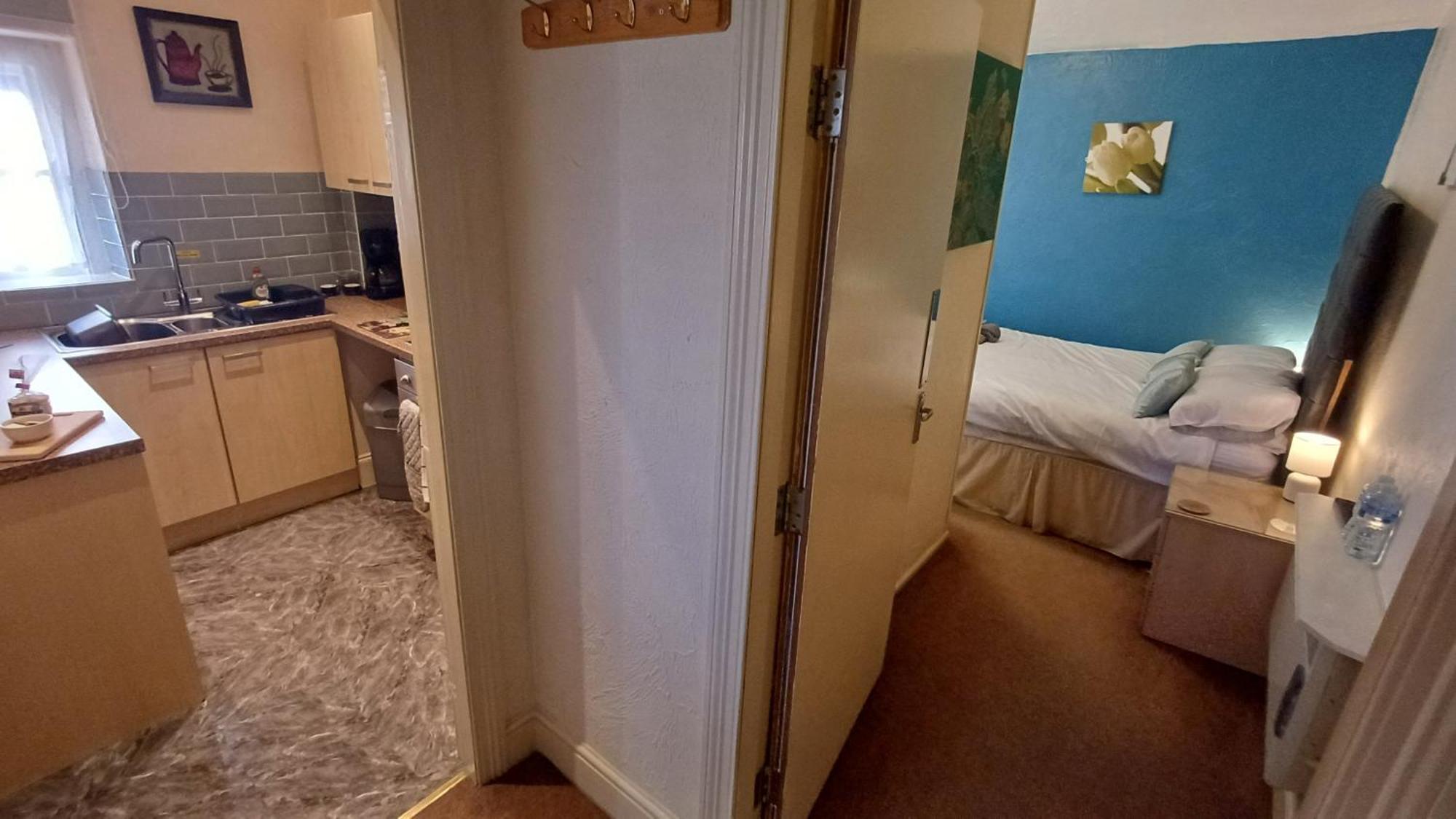Morwenna Luxury Holiday Apartments Лландидно Экстерьер фото