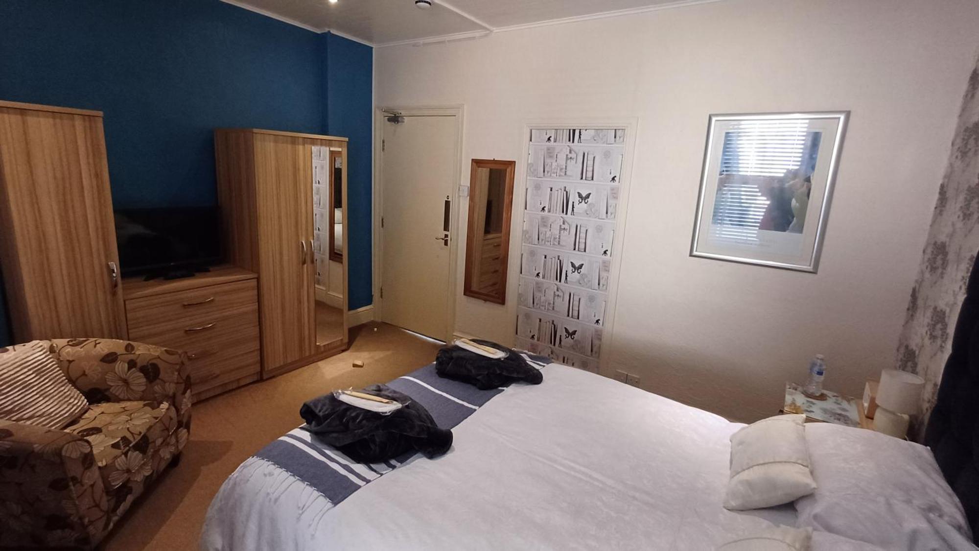 Morwenna Luxury Holiday Apartments Лландидно Экстерьер фото